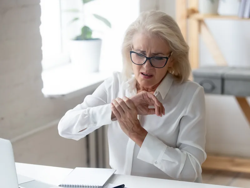 Restore24 Chiropractic treating bursitis in Overland Park