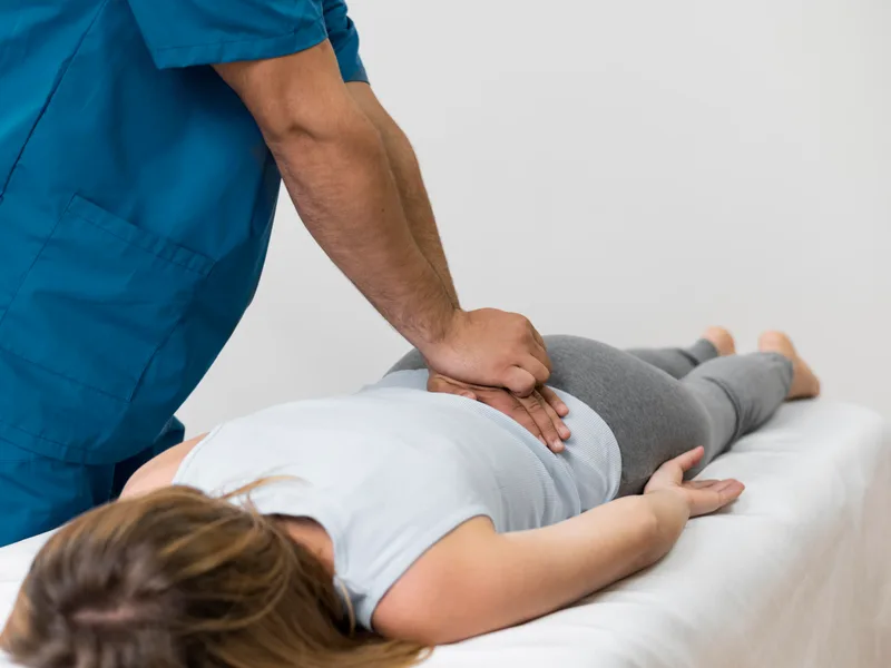 How Restore24 Chiropractic treats hip pain in Overland Park