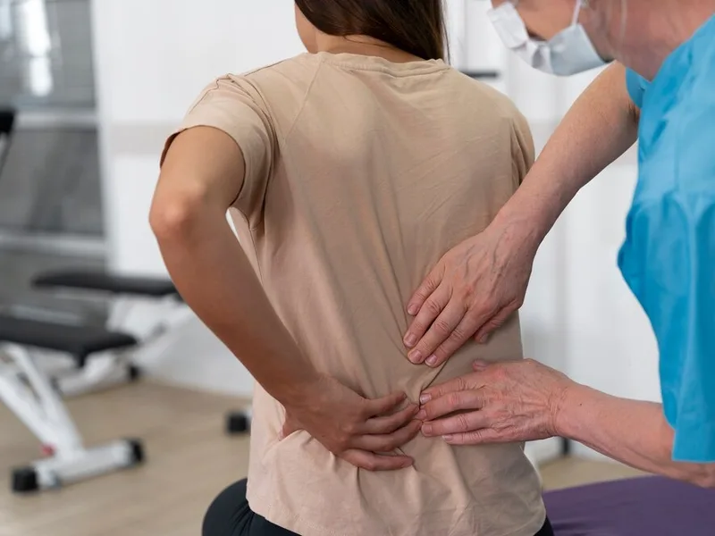 How Restore24 Chiropractic treats sciatica in Overland Park